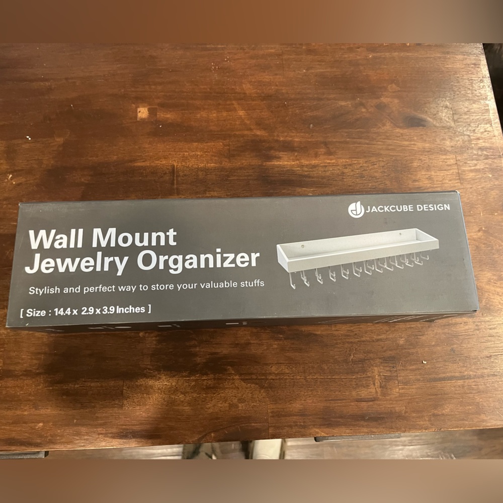 Wall mount jewelry organizer